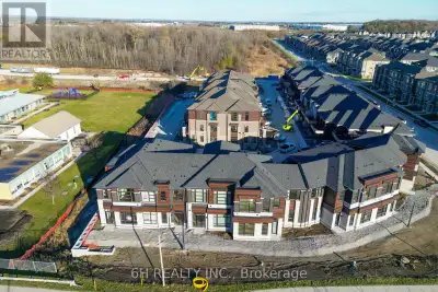 WOW, What an Opportunity! Own a versatile live/work unit at Townsquare by OPUS Homes (2021 & 2024 BI...