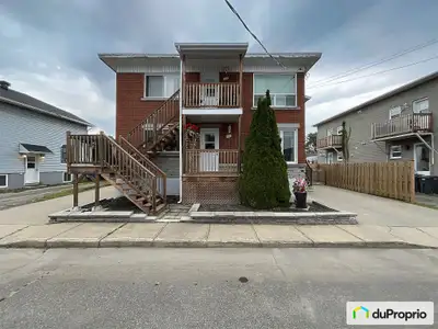 Magnifique duplex parfait pour propriétaire occupant. Cet immeuble vous permet d'accéder à une propr...