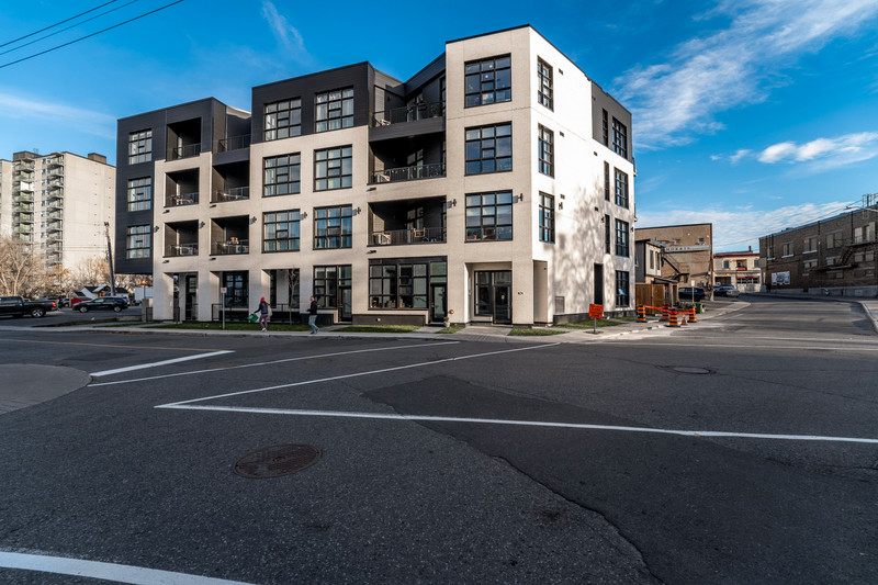 101 Pinhey 2 Bedroom Luxury Condo (Hintonburg, Ottawa) Long Term