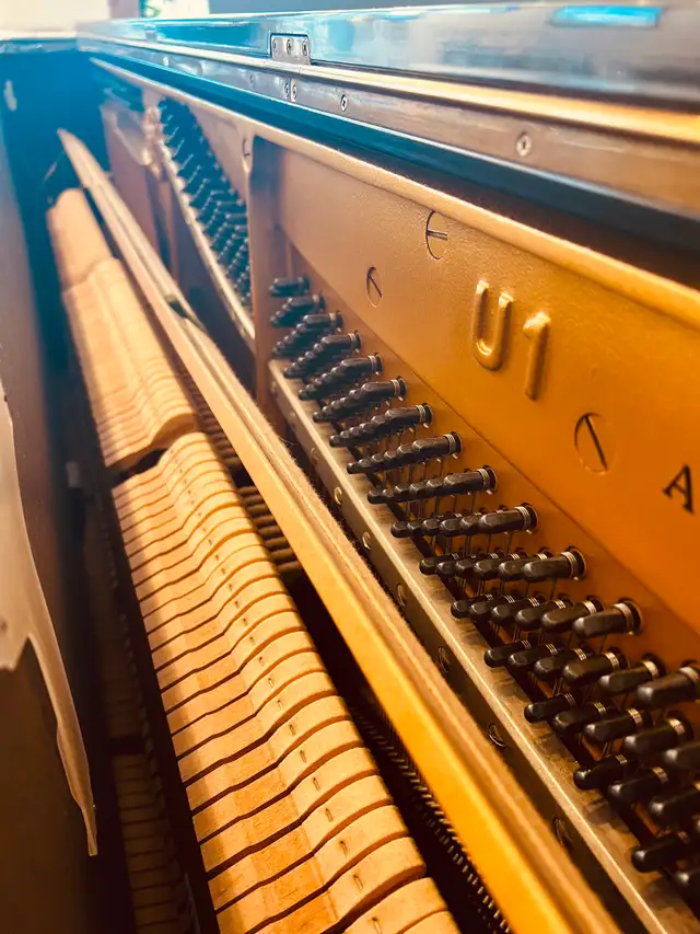 PIANO YAMAHA U1A (1983) in Pianos & Keyboards in City of Montréal - Image 3