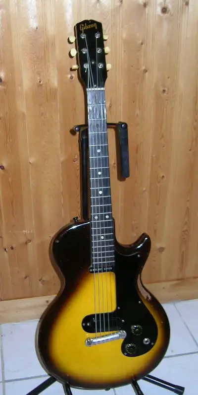 Wanted: Roland Artist guitar amp, View more