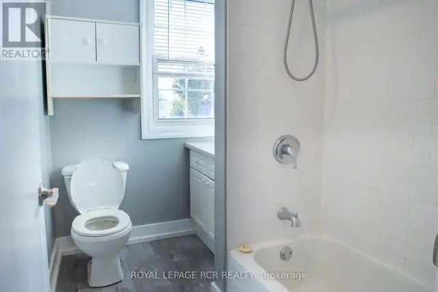 2 - 22 CENTRE STREET Bradford West Gwillimbury (Bradford), Ontar in Long Term Rentals in Markham / York Region - Image 4