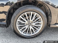 This Mitsubishi Outlander PHEV has a strong Gas/Electric I-4 2.4 L/144 engine powering this Automati... (image 9)