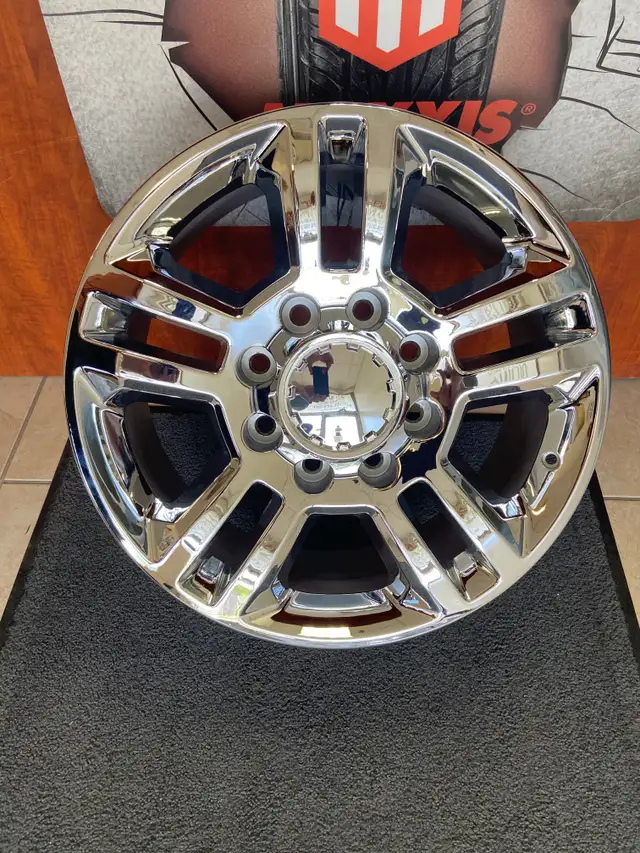 OEM 20" chrome Wheels Chevy Silverado & GMC 2500 3500 in Tires & Rims in City of Toronto - Image 3