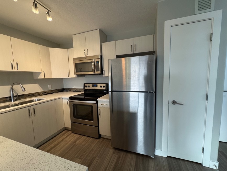 Senior Promo! 1 Bedroom - HEAT INCLUDED starting at $1295 5