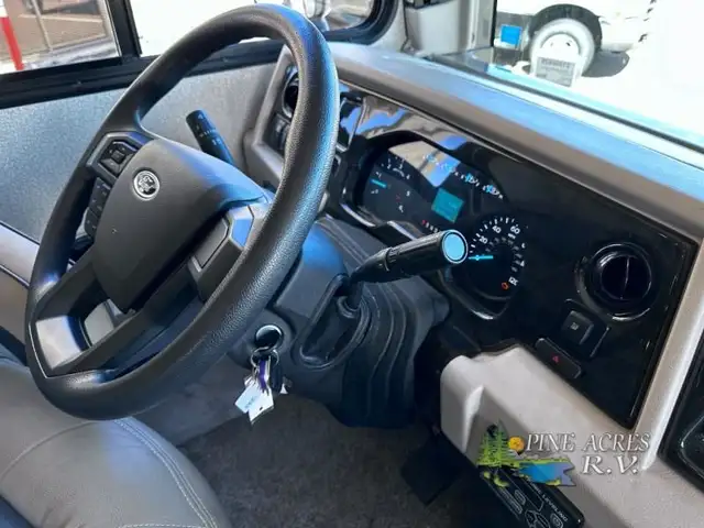 2021 Holiday Rambler Admiral 34J only 13 Milles in RVs & Motorhomes in Moncton - Image 25