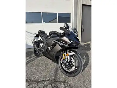 KAWASAKI ZX-10R 2026 Nouveau look Nouvel Amortisseur de Direction Öhlins Nouveaux pneus Bridgestone...