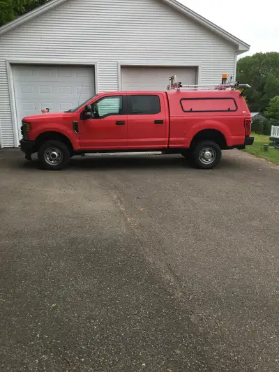2017 SUPERDUTY FORD F-250,4x4 6.2 auto with p.windows,p.locks,p. heated mirrors.air,cruise,tilt,back...