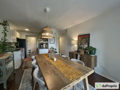 Découvrez ce magnifique condo dans un secteur recherché du Vieux-Longueuil. Face au parc Michel-Char...