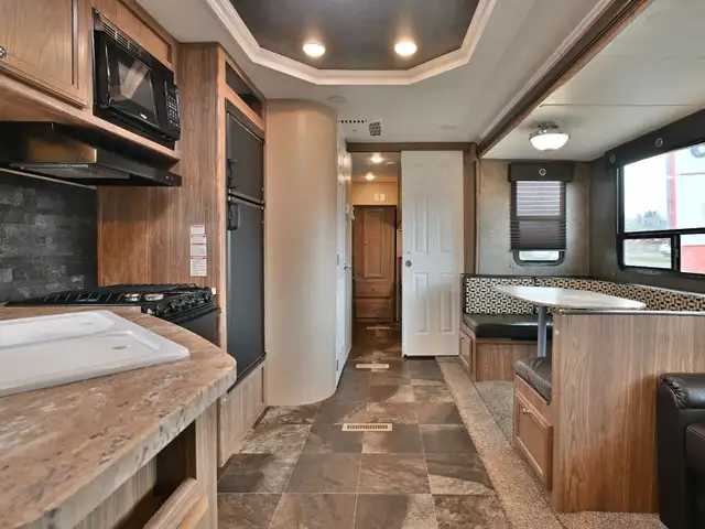 2017 Revere 28QB in Travel Trailers & Campers in St. Albert - Image 11