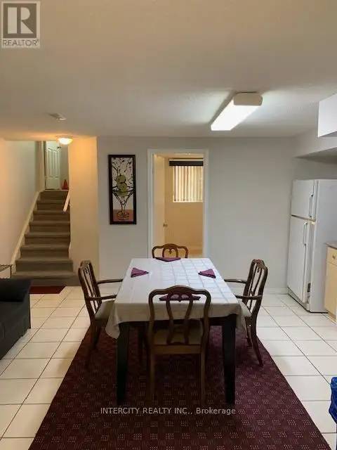 BSMT - 17 ALDWINCKLE HEIGHTS Toronto (York University Heights),  in Long Term Rentals in City of Toronto - Image 10