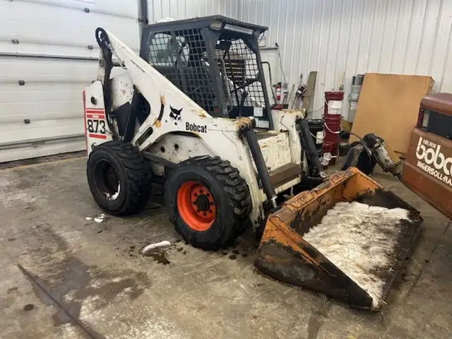1998 BOBCAT 873 in Heavy Equipment in Regina - Image 4