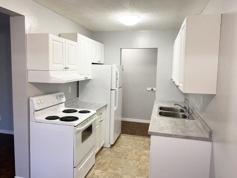 MacKenzie Manor - 2 Bedroom 1 Bath Apartment for Rent 2