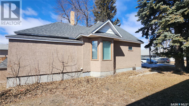 135 6th AVENUE W Melville, Saskatchewan in Houses for Sale in Regina - Image 2