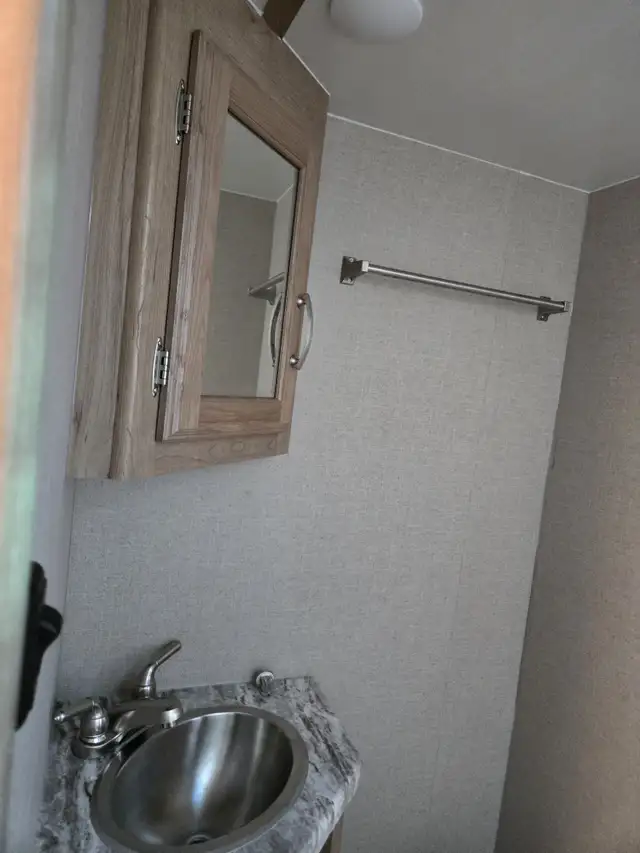2020 Winnebago MICRO MINNIE 2405 RL in Travel Trailers & Campers in St. Albert - Image 15