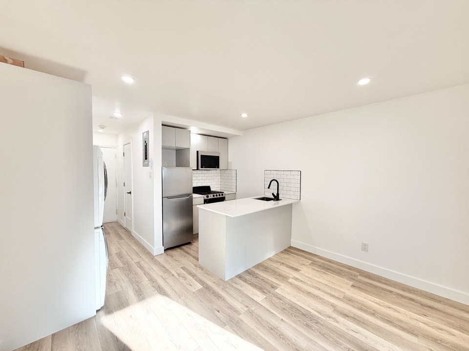 3 et demi - Plateau Mont-Royal - Électros & WiFi - Dispo 2