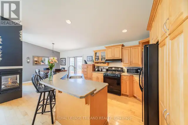 10234 JULIE AVENUE Lambton Shores (Grand Bend), Ontario in Houses for Sale in Grand Bend - Image 22