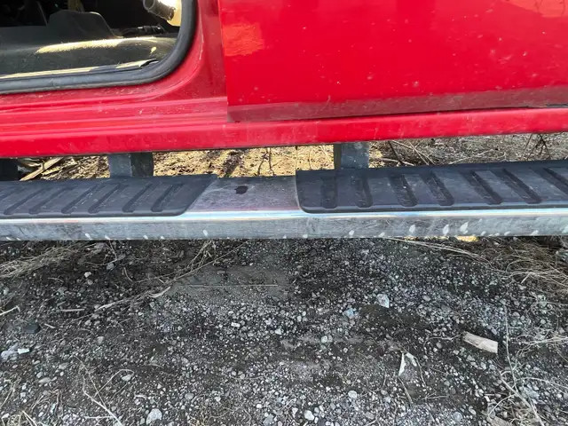 2015 GMC Sierra Running Board Left Side Only in Other Parts & Accessories in St. Catharines - Image 3