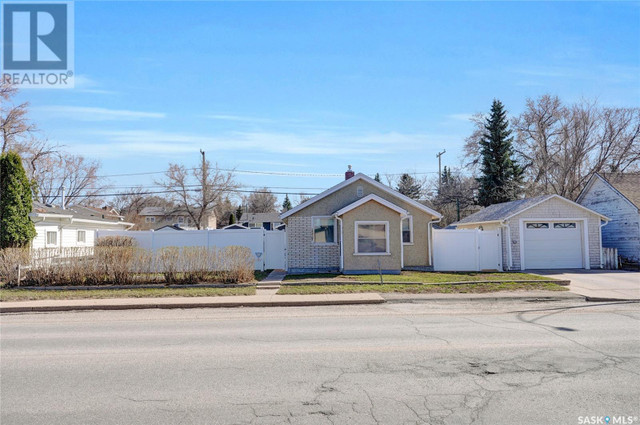 1337 Coteau STREET W Moose Jaw, Saskatchewan in Houses for Sale in Moose Jaw - Image 2