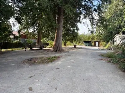Great value building lot assessed at $590,000 Listed to sell with hydro on property, septic from pas...