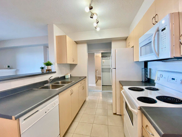 Square 104 - Spacious 2 Bedrooms 2 Bathrooms Downtown Apartment! in Long Term Rentals in Edmonton - Image 2
