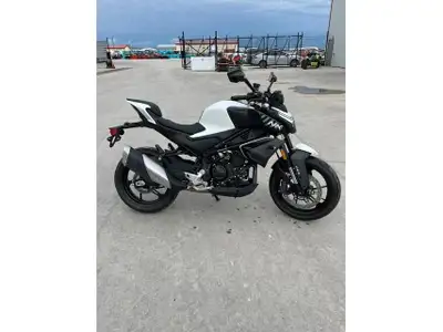 2024 CFMOTO 450NK NICE LOCAL TRADE! SAFTIED AND READY FOR THE ROAD 2024 CFMOTO 450NK ...