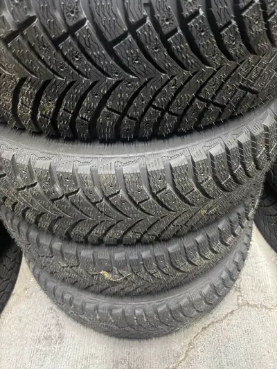 These are NEW Michelin X-ICE North 4 Top Line Winter Tires. 225 65 17 These also come as original eq...