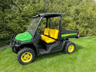 2022 XUV835M/R, 54 Hp. 3 Cylinder Gas, Power Steering, Yellow Alloy Wheels, 2049 Miles, Windshield,...