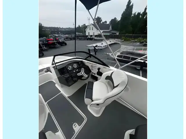 2022 Bayliner VR05 + 150hp EFI 4S Mercury & Trailer in Personal Watercraft in New Glasgow - Image 6