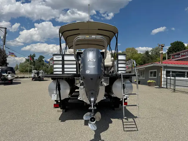 2019 SYLVAN Mirage 8522 Party Fish Luxury Ed TRITOON -used ponto in Powerboats & Motorboats in Prince Albert - Image 6