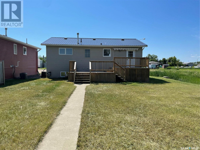 568 Sorlien AVENUE Macoun, Saskatchewan in Houses for Sale in Regina - Image 2