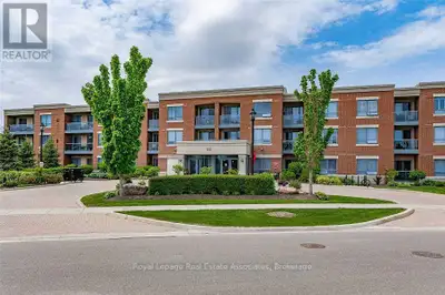 GREAT OPPORTUNITY - AMAZING VALUE! ROSEDALE VILLAGE GEM -UNIQUE RESORT-STYLE AMENITIES AND GOLF COUR...