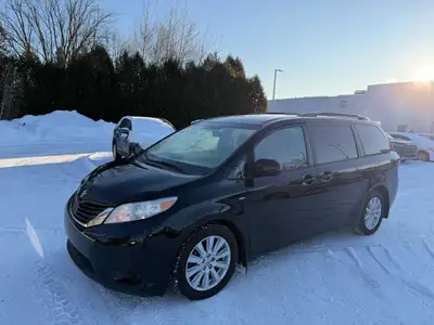 Ce Sienna est équipé de : Bluetooth, Cruise, Portes coulissante automatique, PRISE USB, sièges chauf...
