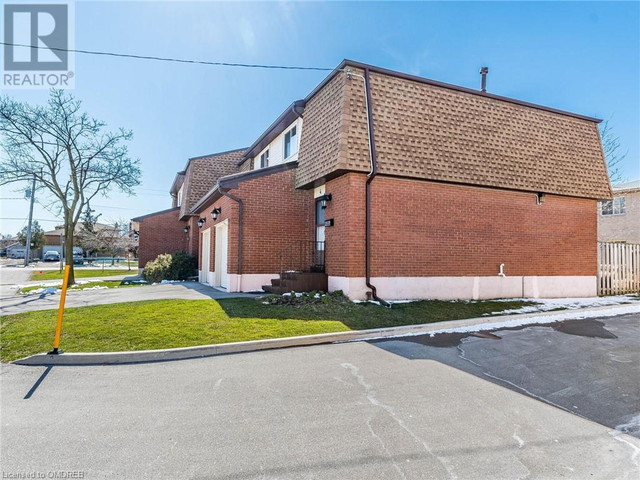 899 STONE CHURCH Road E Unit# 4 Hamilton, Ontario in Condos for Sale in Hamilton - Image 3