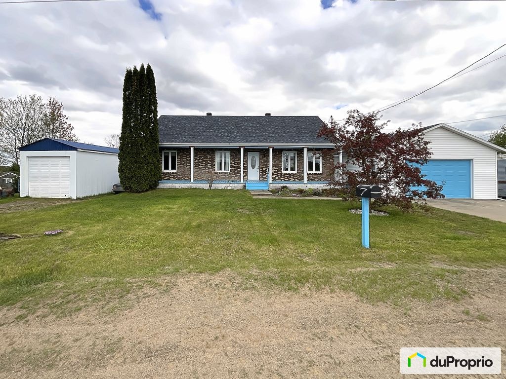 $465,000 - Country home for sale in Champlain — photo 1