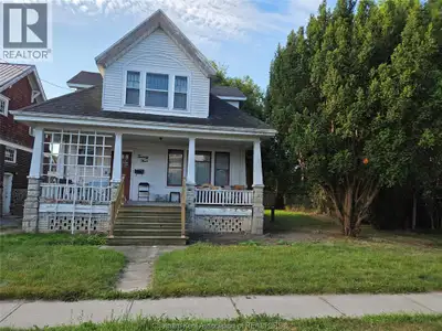 THIS HOME IS BEING ""SOLD IN AS IS CONDITION"" THIS HOME IS IN A PRIME LOCATION. 5 MINUTE WALK FROM...