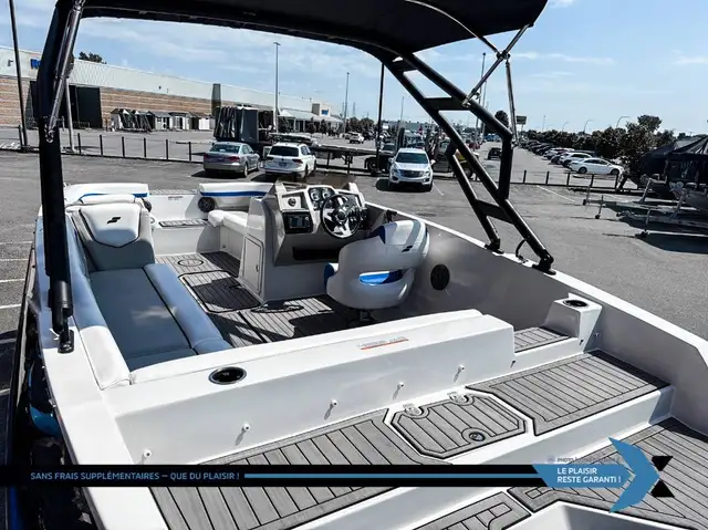 2023 STARCRAFT SVX 211 OB 140hp deck boat bateau Ponte in Powerboats & Motorboats in Laval / North Shore - Image 9