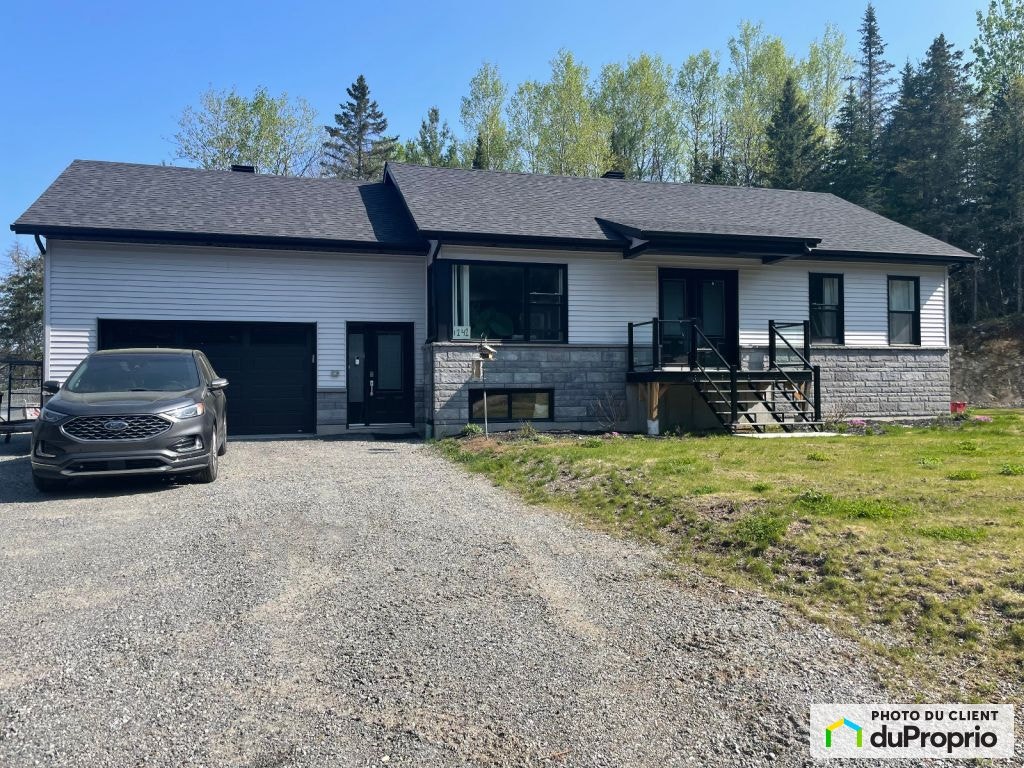 $449,900 - Bungalow for sale in St-Côme — photo 1