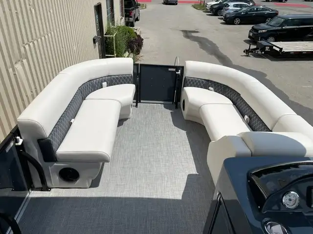 2026 - 21ft Avro Tritoon with 140HP | Powerboats & Motorboats | City of ...