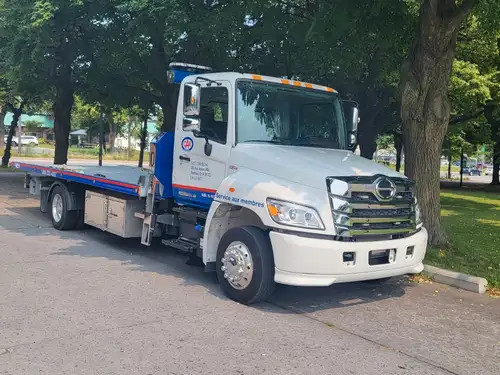 Besoin de chauffeurs de dépanneuse *TOWING* à temps plein - Pour les règlements de la ville Montréal...