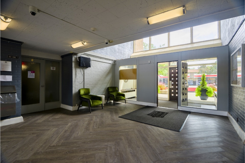 Lawrence Apartments - 2 Bedroom available at 1004 Lawrence Avenu 4