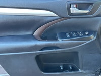 Double L Motors Ltd. For Sale: 2019 Toyota Highlander XLE AWD, Loaded, and Family-Ready! XLE Trim Fu... (image 7)