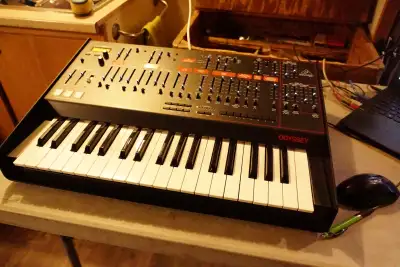 Synthétiseur Behringer Odyssey à Vendre, View more