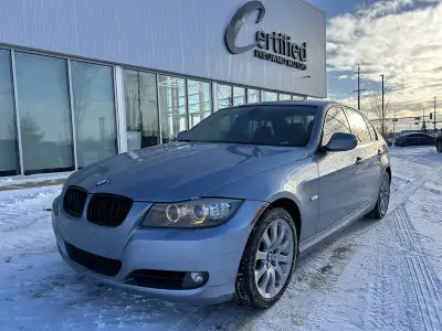 Enjoy classic BMW styling and timeless driving feel with this 2010 BMW 328i xDrive, a well-kept seda...