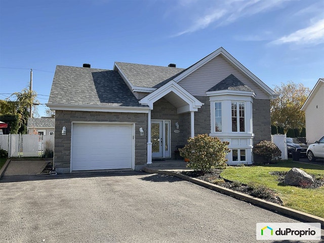 $649,000 - Bungalow for sale in Ste-Catherine — photo 1
