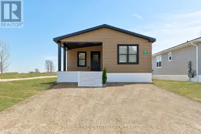 An exceptional Canadian custom-built Northlander manufactured home combines functionality and style...