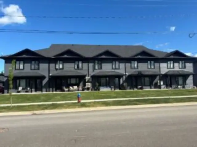 DECEMBER 1ST- 2 BED, 1.5 BATH - TOWNHOUSE- LAUNDRY- PARKING in Long Term Rentals in Fredericton - Image 14