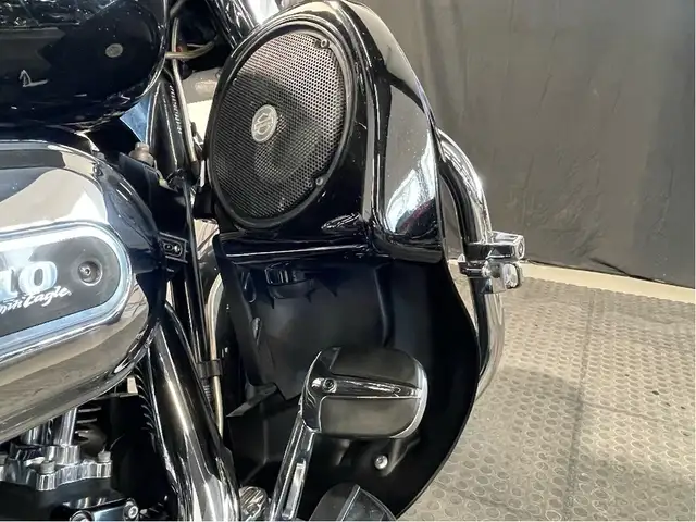 2013 Harley-Davidson CVO Road King 110TH ANNIVERSARY CVO/110 TWI in Street, Cruisers & Choppers in North Bay - Image 10