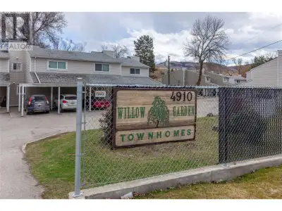 ""Investors"" and ""families"" take note! Discover this bright and inviting townhome in Willow Garde...
