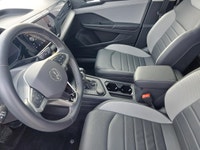 4Motion All Wheel Drive Two Tone Leather Interior Panoramic Sunroof Digital Cockpit Apple Carplay An... (image 9)